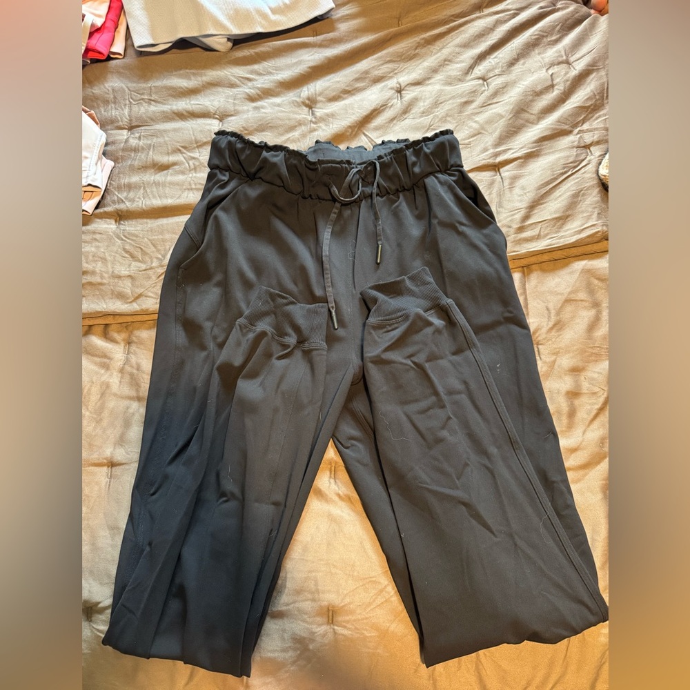 Black high rise lululemon joggers